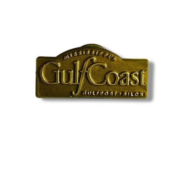 Vintage Gulf Coast Plastic Lapel Pin Goldtone Mississippi Gulfport Biloxi 1.2" - Picture 3 of 4